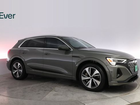 Used 2024 Audi Q8 e-tron Premium Plus w/ Premium Plus Package image 5