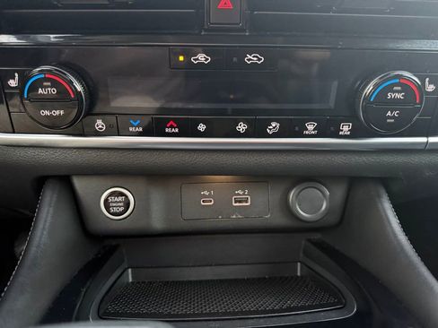 Used 2021 Nissan Rogue SL w/ Premium Package image 23