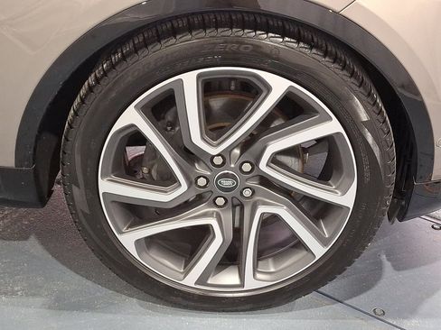 Certified 2025 Land Rover Discovery Dynamic SE image 8