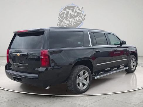 Used 2019 Chevrolet Suburban LT w/ LT Signature Package AWD/4WD image 6