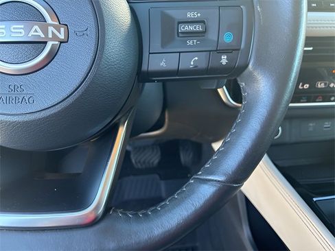 Used 2023 Nissan Rogue SL w/ SL Premium Package image 24