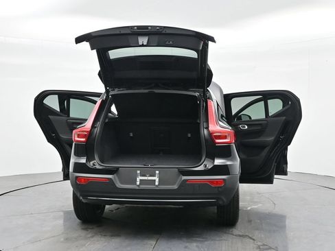 Used 2024 Volvo XC40 B5 Core AWD/4WD image 42