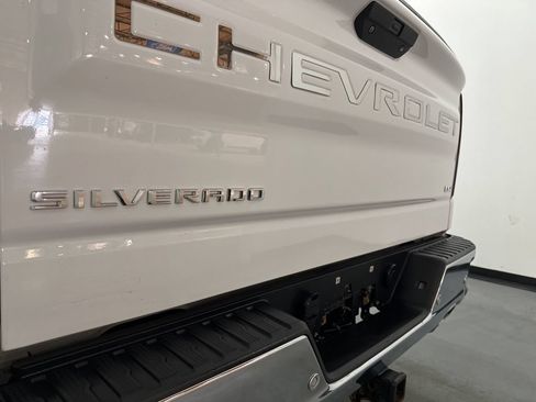 Used 2021 Chevrolet Silverado 1500 LTZ AWD/4WD image 13