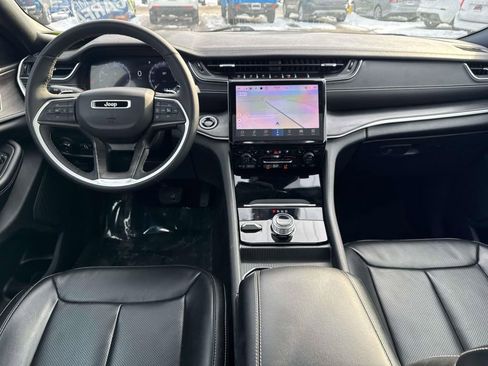 Used 2024 Jeep Grand Cherokee L Limited w/ Luxury Tech Group II image 3