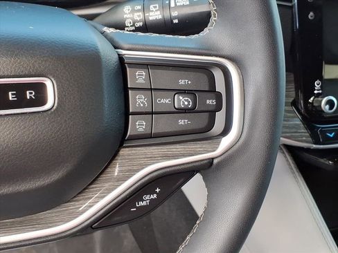 Used 2022 Jeep Wagoneer Series II AWD/4WD image 21