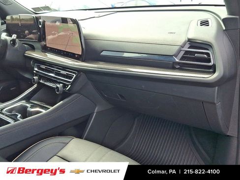 Certified 2025 Chevrolet Traverse High Country image 32