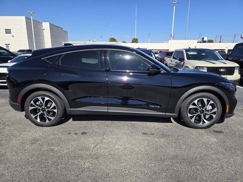 Certified 2025 Ford Mustang Mach-E Select image 4