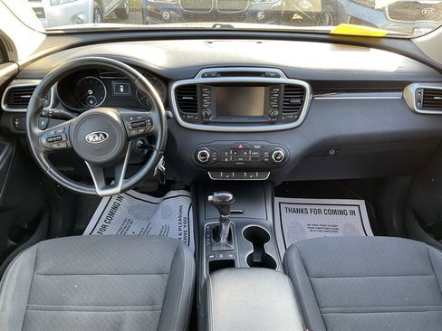 Used 2017 Kia Sorento AWD w/ LX Convenience Package image 15