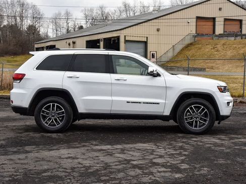 Certified 2022 Jeep Grand Cherokee Limited w/ Trailer Tow Group IV image 2