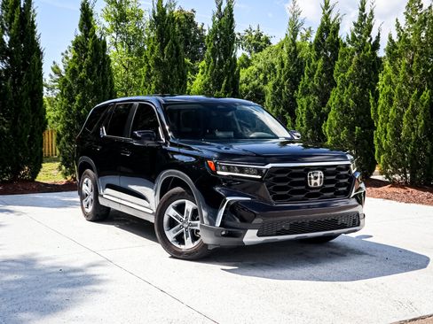 Used 2025 Honda Pilot EX-L image 2