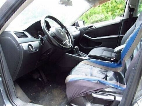 Used 2011 Volkswagen Jetta SEL FWD image 1
