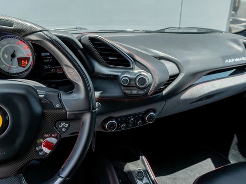 Used 2018 Ferrari 488 GTB RWD image 62