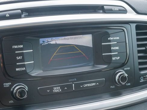 Used 2016 Kia Sorento LX w/ LX Convenience Package image 23