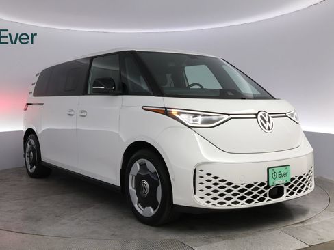Used 2025 Volkswagen ID. Buzz Pro S RWD image 13