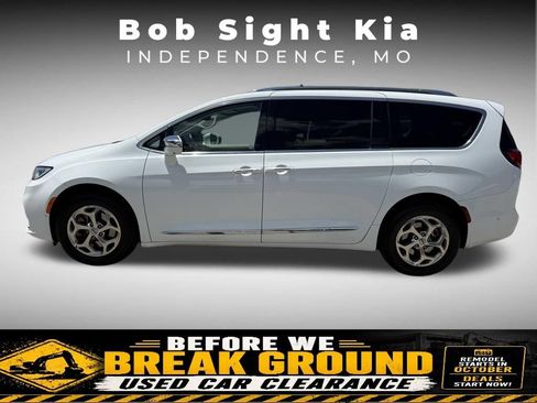 Used 2021 Chrysler Pacifica Limited w/ Premium & Safety Sphere Group AWD/4WD image 5
