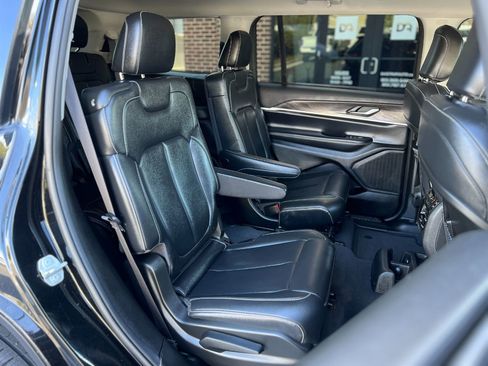 Used 2023 Jeep Grand Cherokee L Limited AWD/4WD image 25