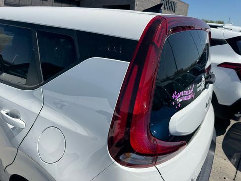 Used 2022 Kia Soul LX w/ Technology Package FWD image 7