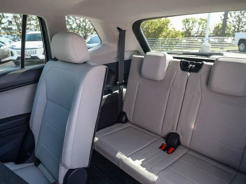 Used 2020 Volkswagen Tiguan SE w/ Panoramic Sunroof Package FWD image 19
