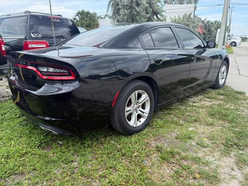 Used 2021 Dodge Charger SXT w/ Leather Interior Group RWD image 4