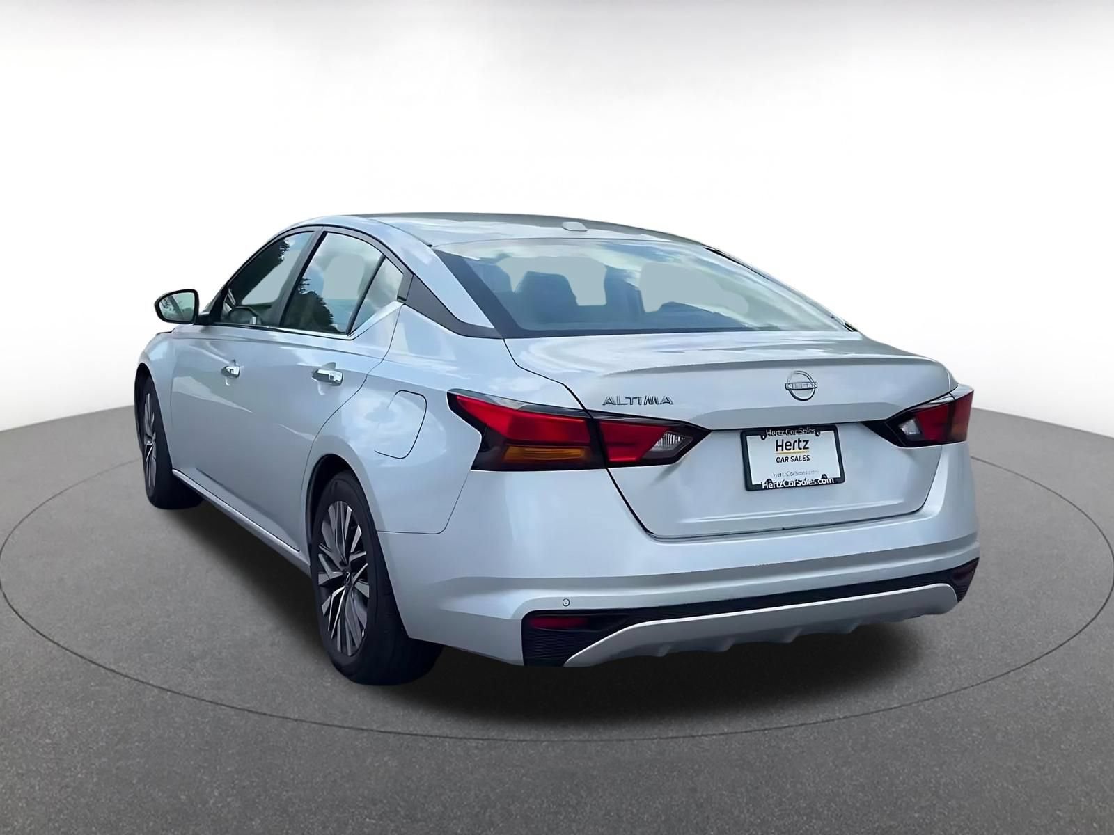 Used 2025 Nissan Altima 2.5 SV FWD image 9