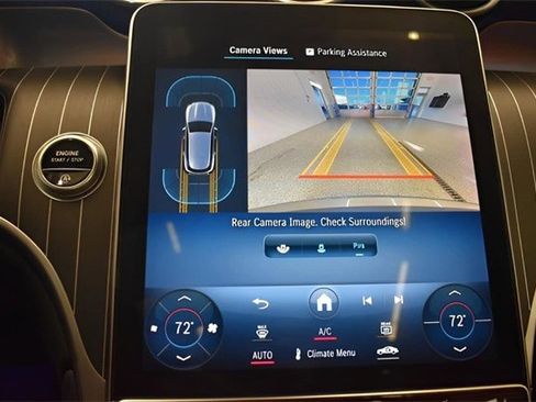 Used 2024 Mercedes-Benz GLC 300 4MATIC image 30