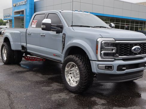 Used 2024 Ford F450 Limited w/ FX4 Off-Road Package AWD/4WD image 2