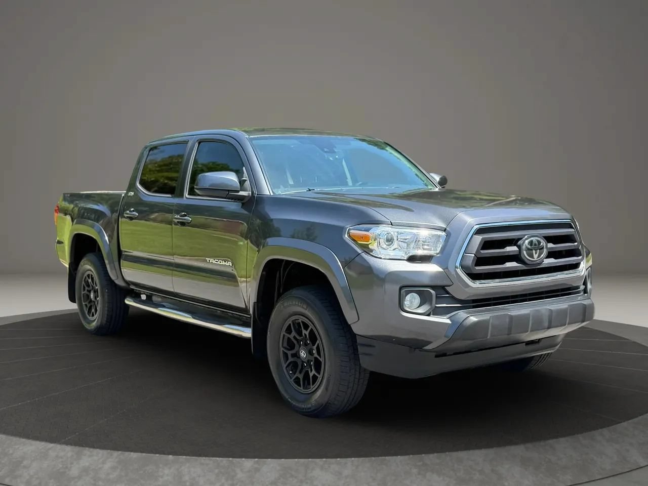 Used 2020 Toyota Tacoma SR5 AWD/4WD image 3