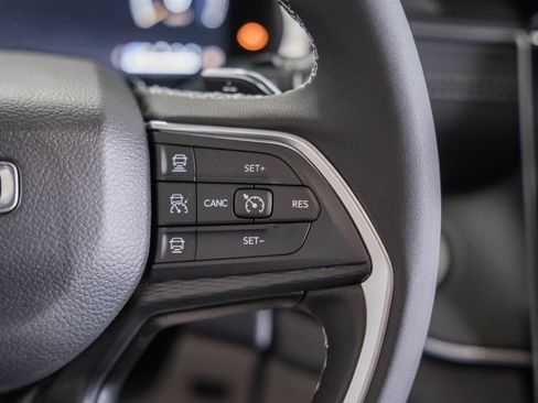 New 2025 Jeep Grand Cherokee Altitude image 25