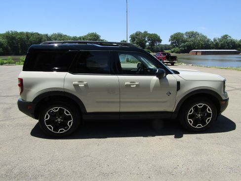 Used 2025 Ford Bronco Sport Outer Banks w/ Outer Banks Tech Package+ AWD/4WD image 5