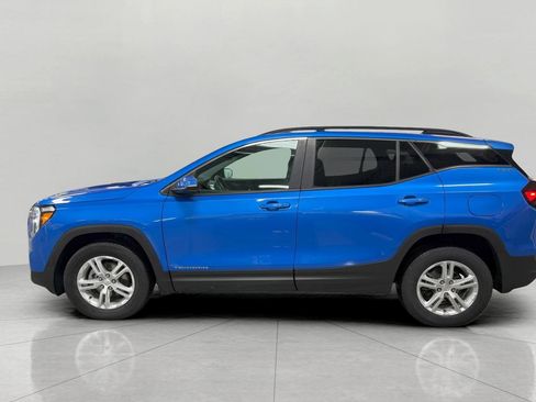 Used 2024 GMC Terrain SLE w/ Driver Convenience Package image 5