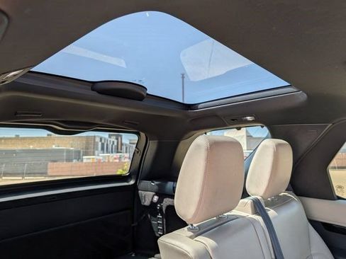 Used 2020 Land Rover Discovery SE AWD/4WD image 26