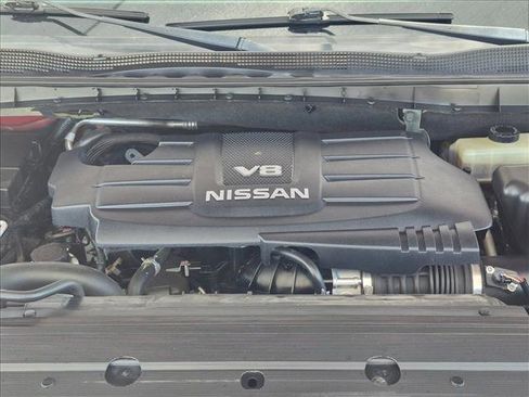 Used 2017 Nissan Titan SV AWD/4WD image 23