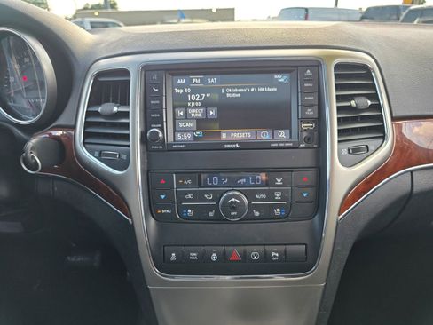 Used 2013 Jeep Grand Cherokee Limited w/ Luxury Group II AWD/4WD image 17