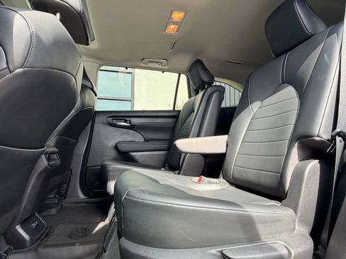 Used 2020 Toyota Highlander XLE image 20