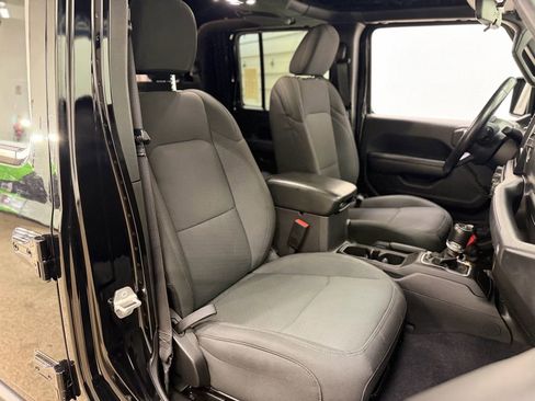 Used 2022 Jeep Gladiator Sport image 13