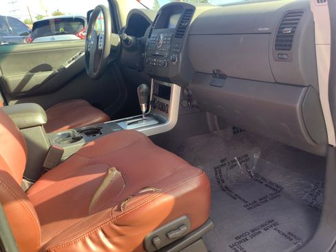 Used 2008 Nissan Pathfinder SE w/ Leather Pkg image 16