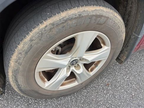 Used 2021 Toyota Highlander LE image 16