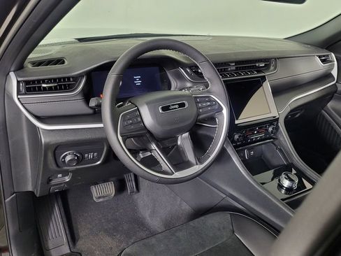 New 2025 Jeep Grand Cherokee image 13