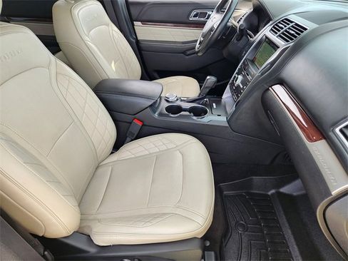 Used 2018 Ford Explorer Platinum image 15