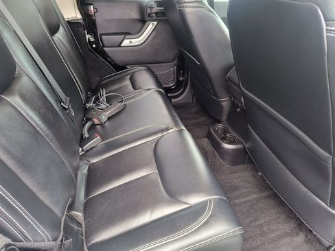 Used 2014 Jeep Wrangler Unlimited Rubicon image 33
