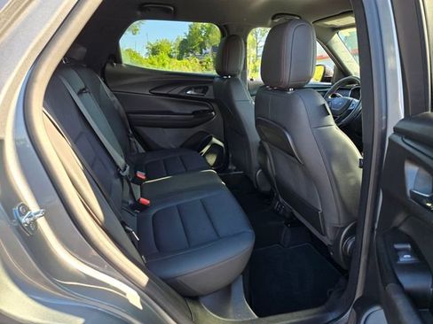 Used 2023 Chevrolet TrailBlazer RS w/ Convenience Package AWD/4WD image 18