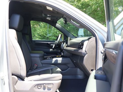 Used 2025 Chevrolet Tahoe LT AWD/4WD image 41