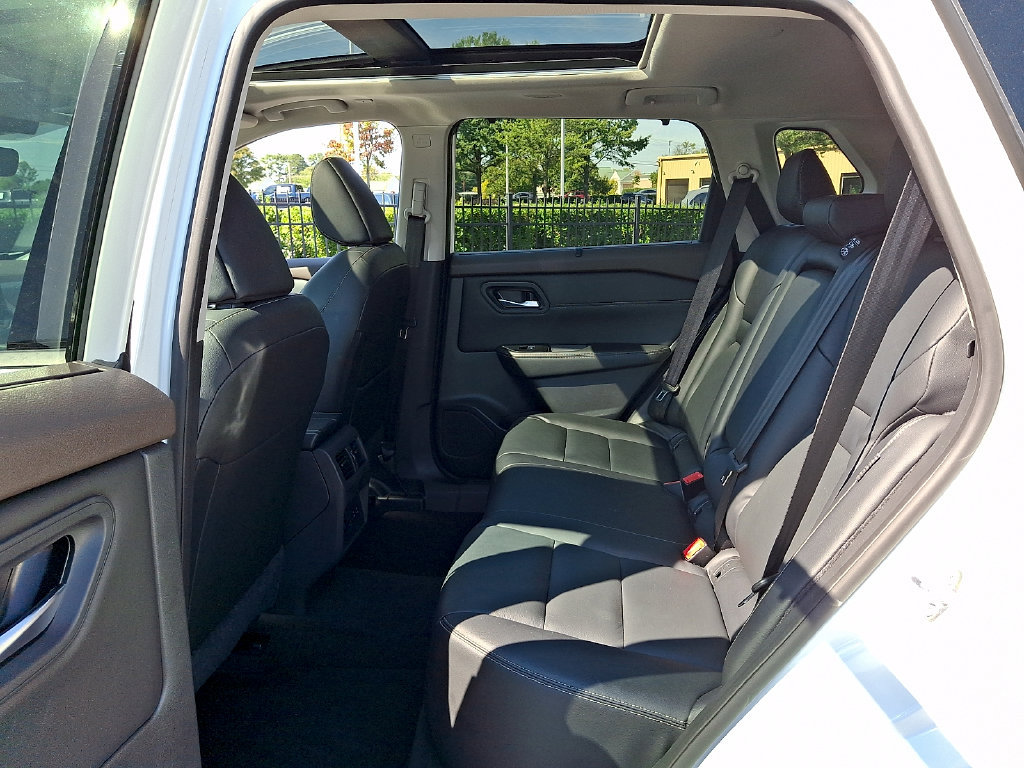 Used 2023 Nissan Rogue SL w/ SL Premium Package AWD/4WD image 10