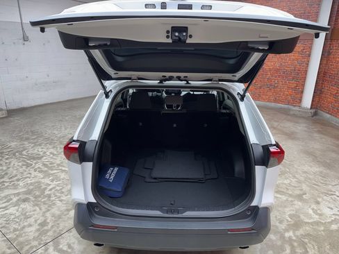 Used 2021 Toyota RAV4 XLE FWD image 27