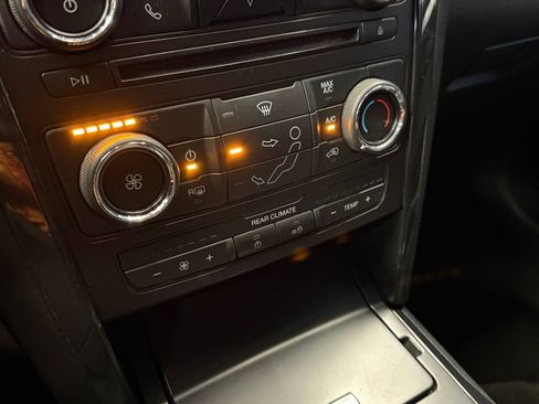 Used 2017 Ford Explorer XLT image 15