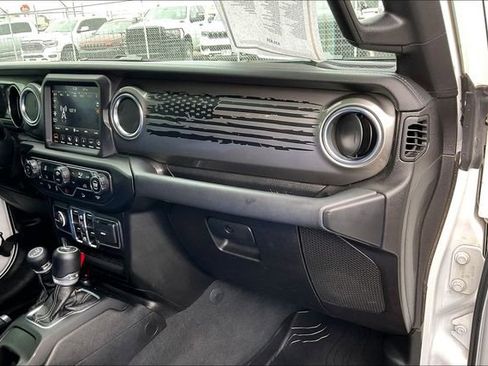 Used 2020 Jeep Wrangler Unlimited Sahara w/ Uconnect 4C Nav & Sound Group AWD/4WD image 16