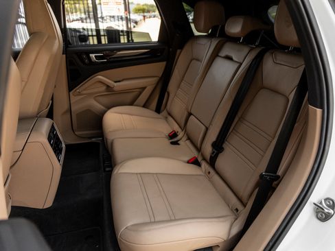 Certified 2023 Porsche Cayenne AWD/4WD image 37