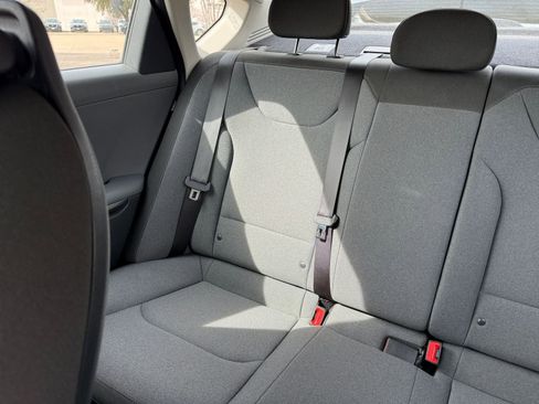 Used 2025 Kia K4 LXS image 40