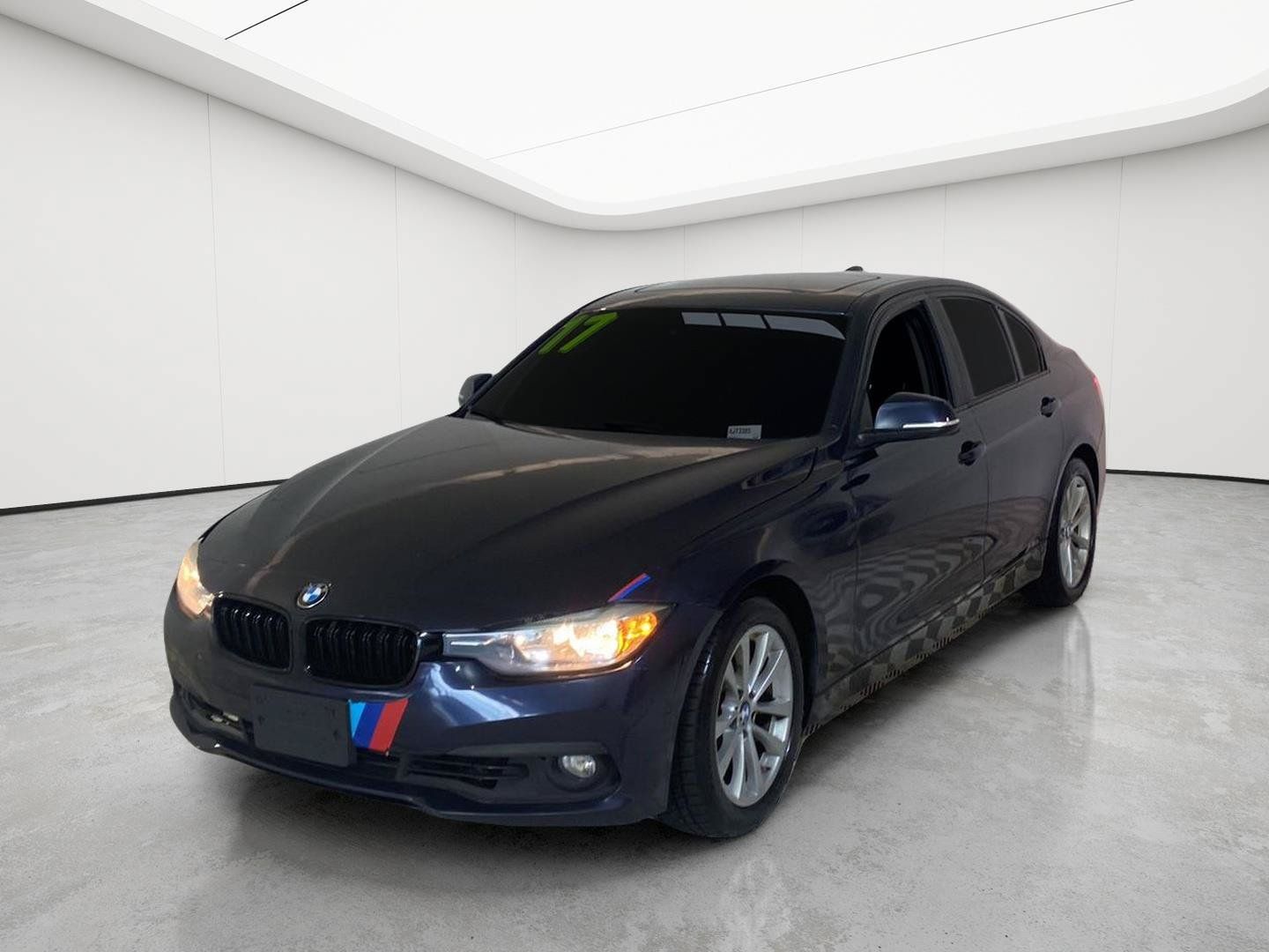 Used 2017 BMW 320i xDrive Sedan AWD/4WD image 3