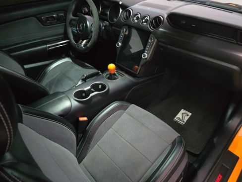 Used 2019 Ford Mustang Shelby GT350 w/ Technology Package image 9